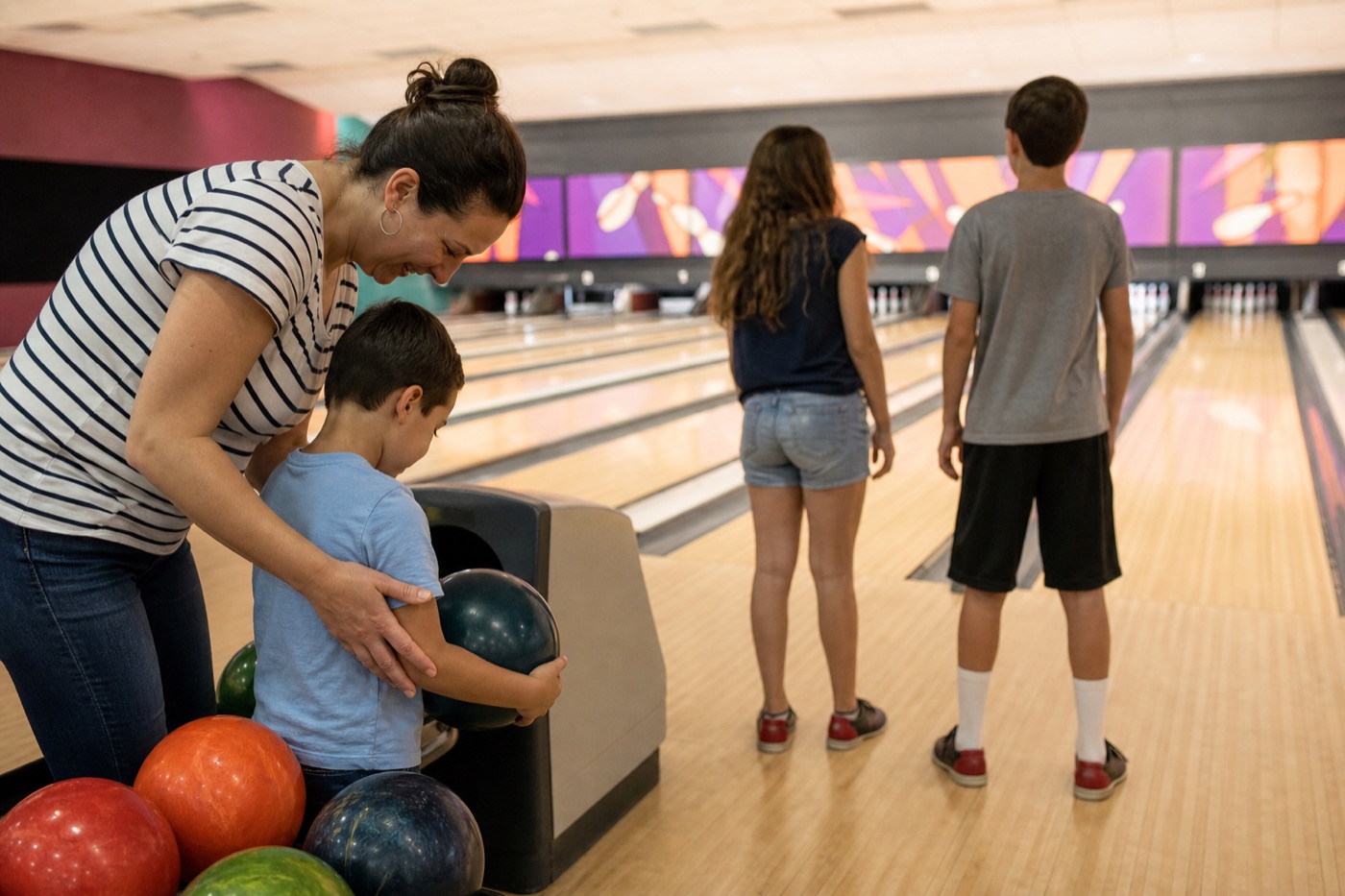 Bowling in Las Vegas With Kids: Easy Alleys and What to Skip